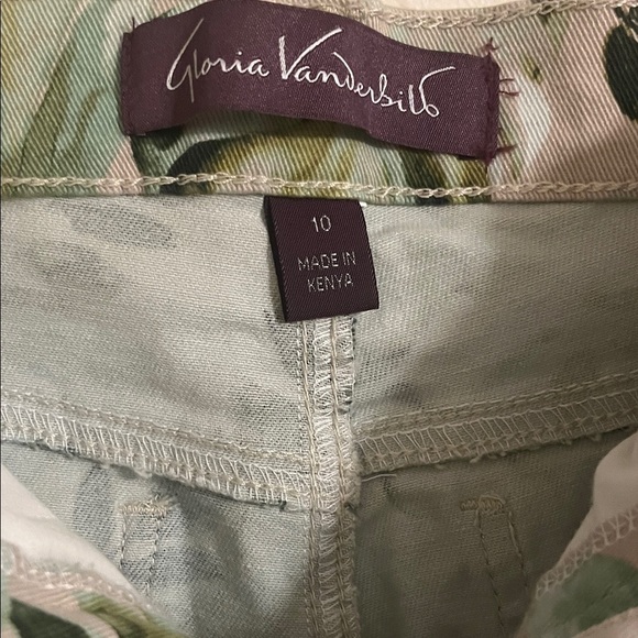 Gloria Vanderbilt Women's Size 10 Floral Print Capri Pants Beige Green - Picture 3 of 6